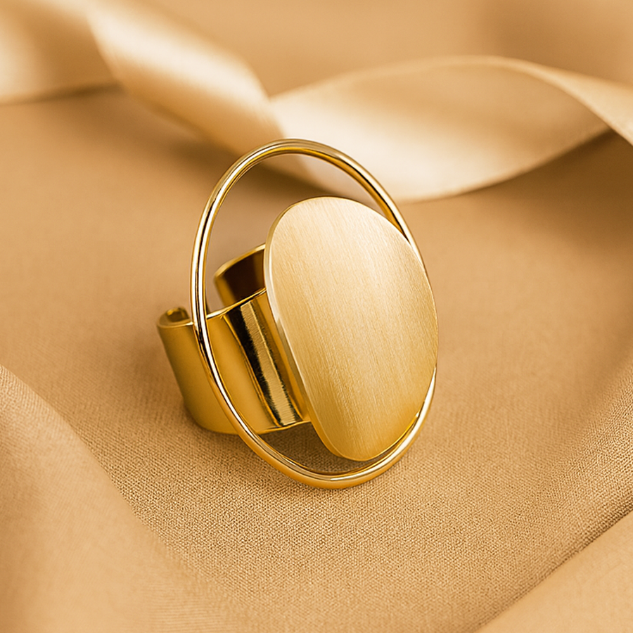 Aanura Bold Oval Circle Ring – Gold Statement