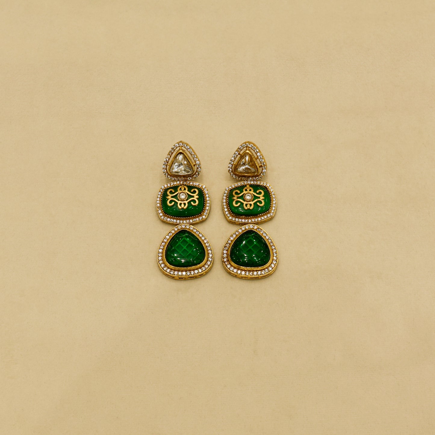 Aanura Kundan Choker Necklace with Teardrop Pendant