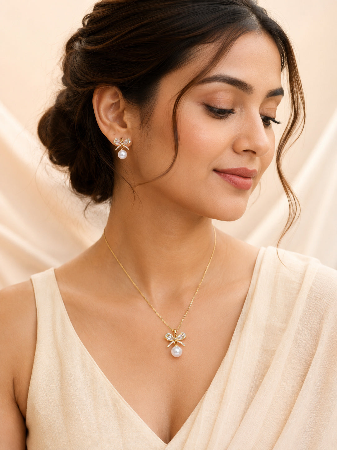 Aanura Pearl Bow Necklace & Earrings Set