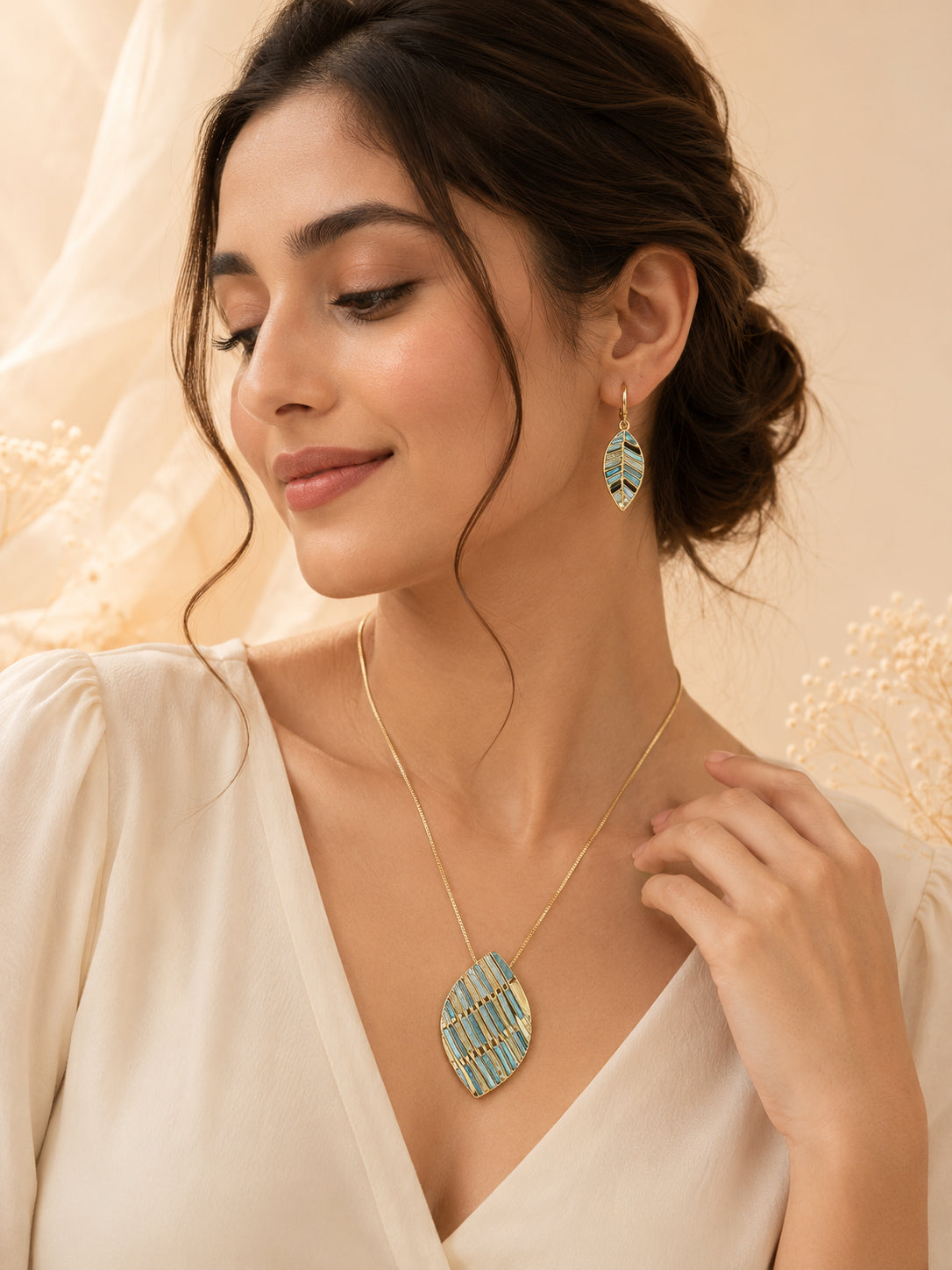 Aanura Striped Leaf Necklace & Earrings Set