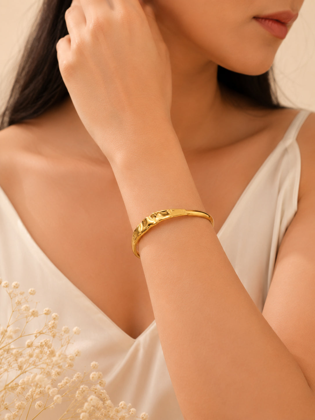Aanura Gold Textured Minimalist Bracelet