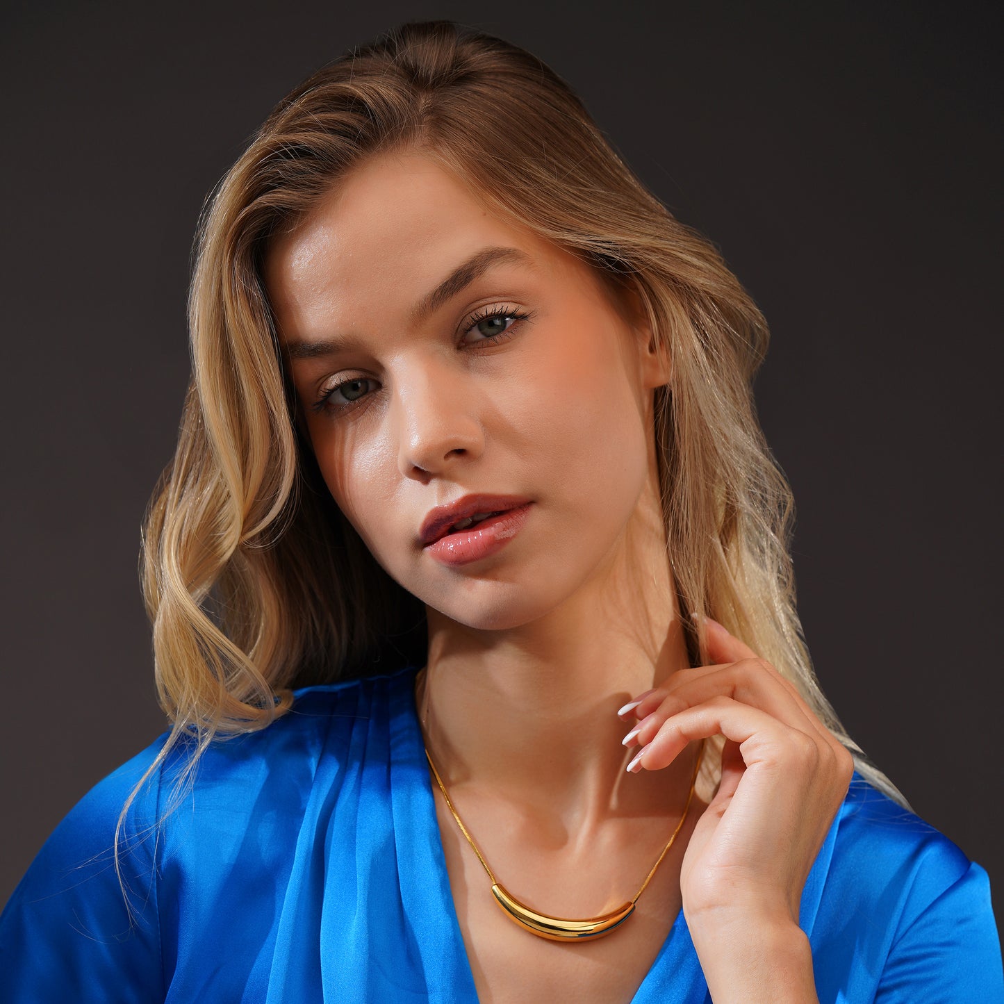 Aanura Curved Bar Statement Necklace