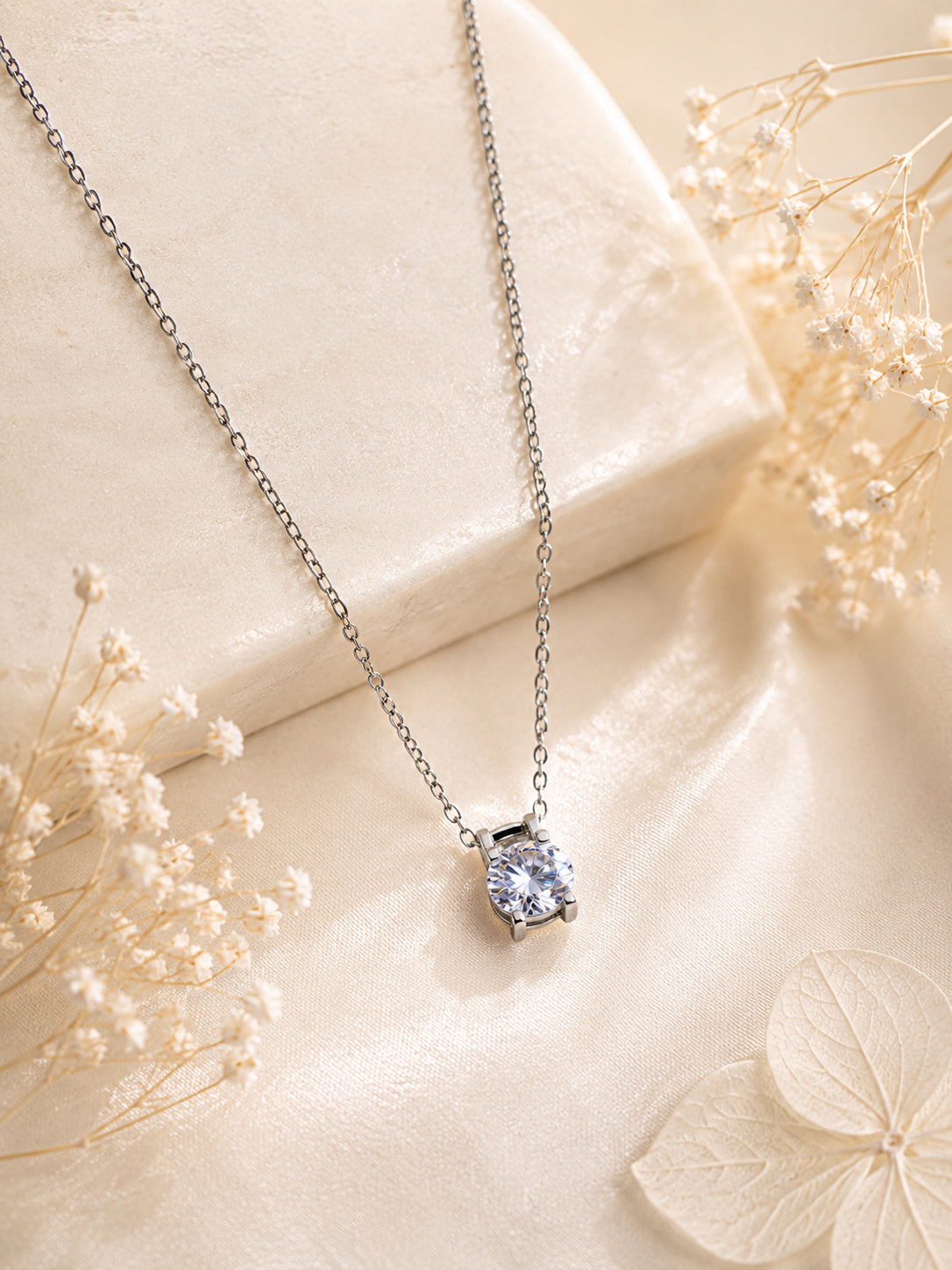 Aanura Classic Solitaire Pendant Necklace