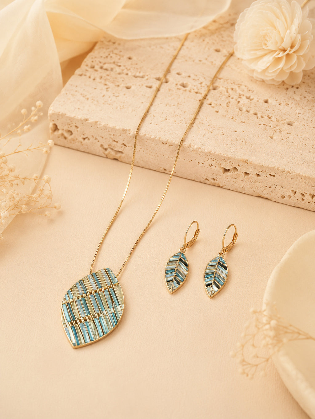 Aanura Striped Leaf Necklace & Earrings Set