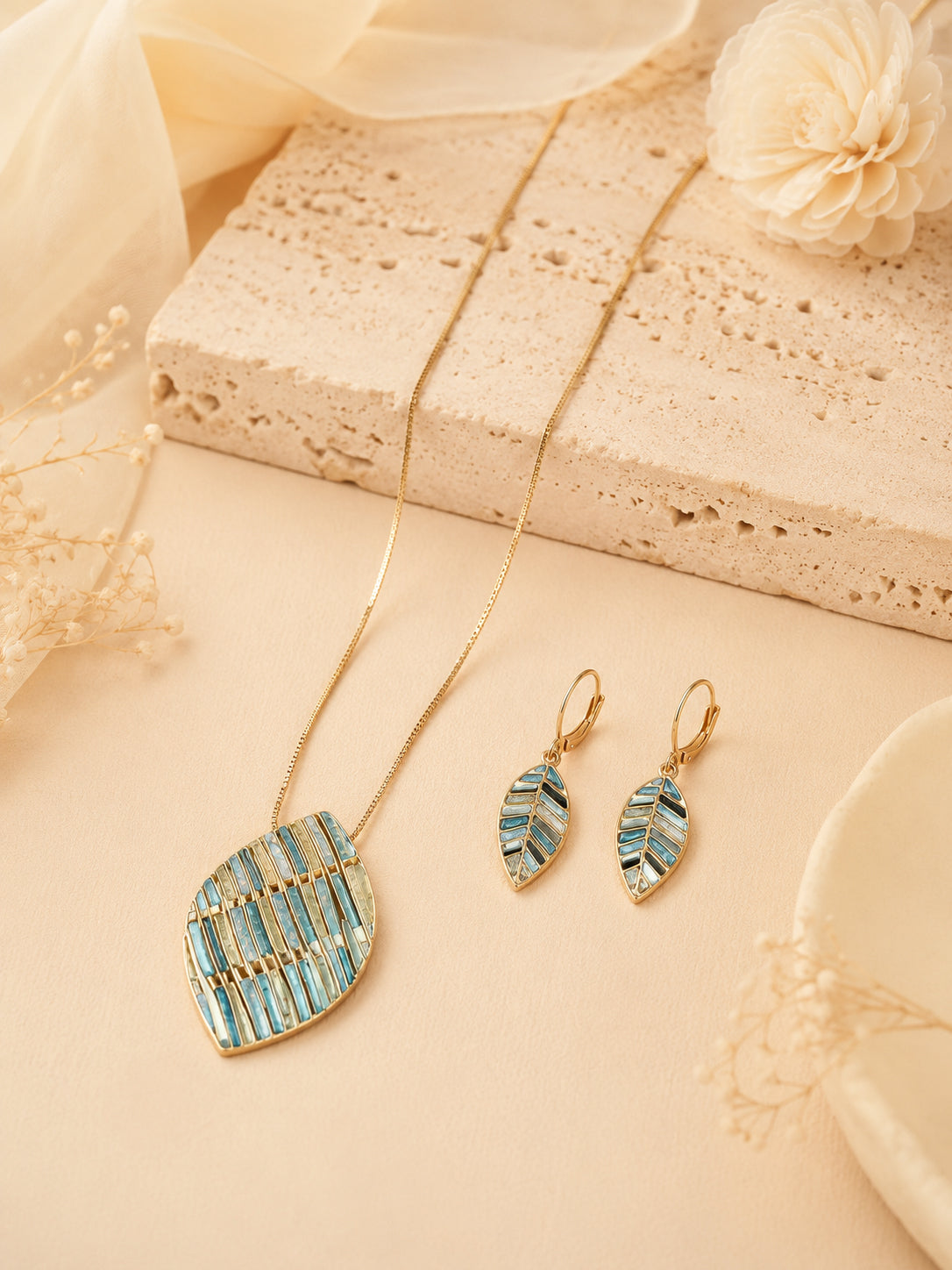 Aanura Striped Leaf Necklace & Earrings Set