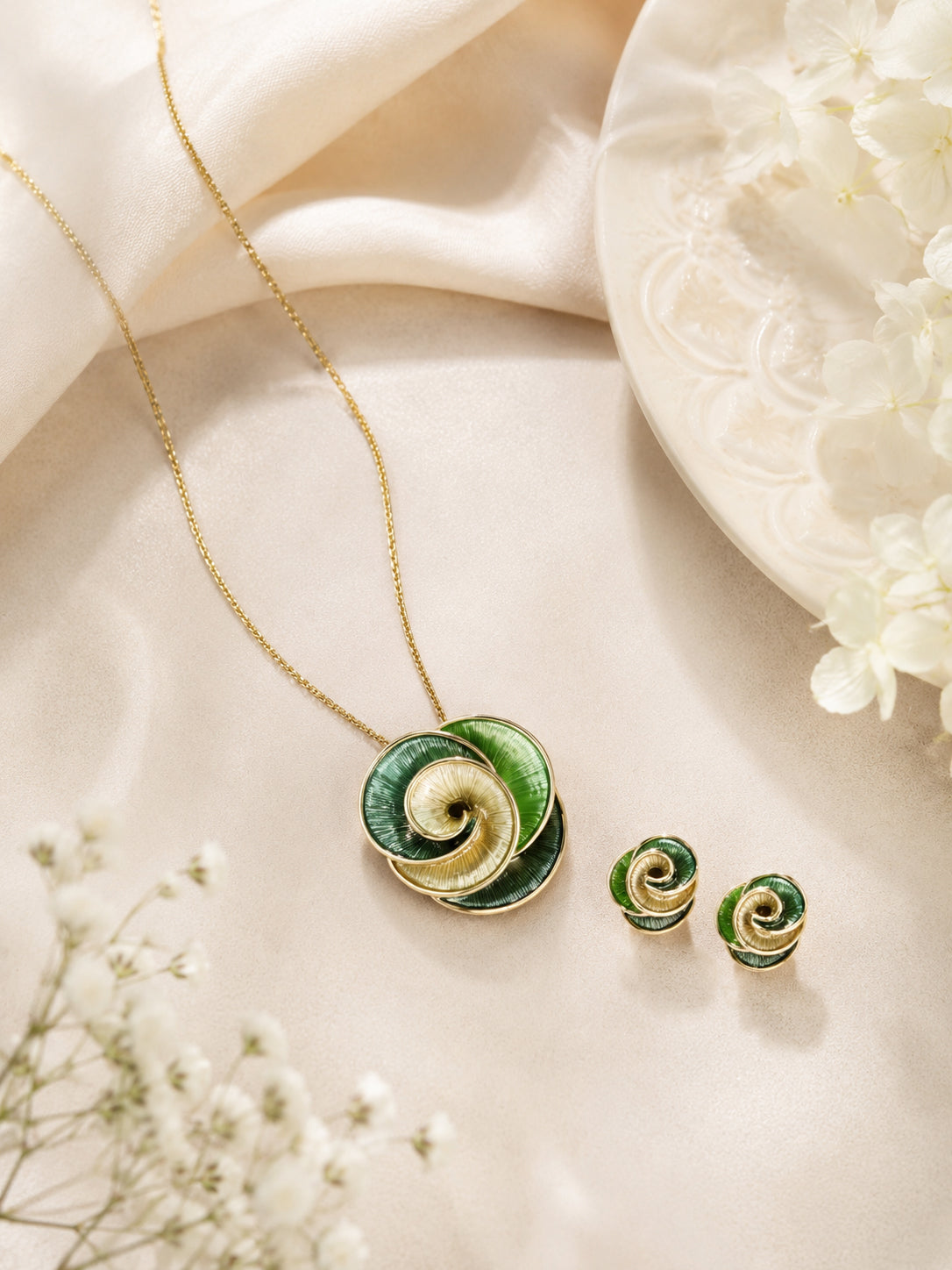 Aanura Spiral Green Rose Necklace & Earrings Set