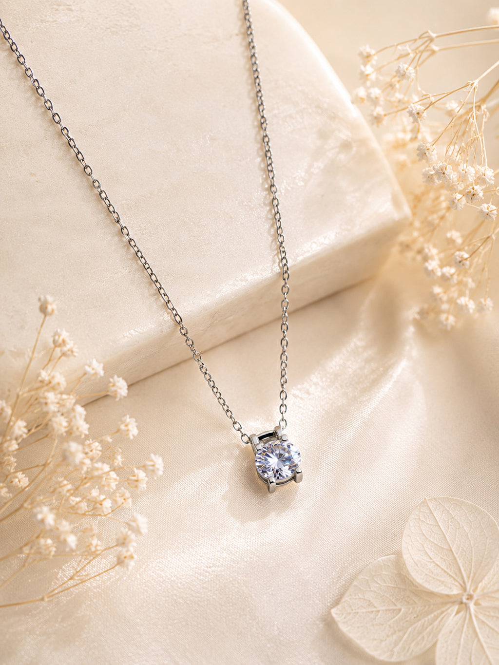 Aanura Classic Solitaire Pendant Necklace