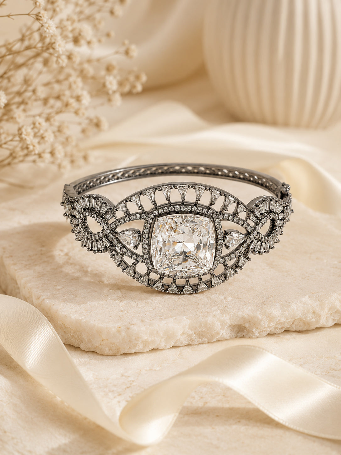 Aanura Emerald Royale Gold Bracelet