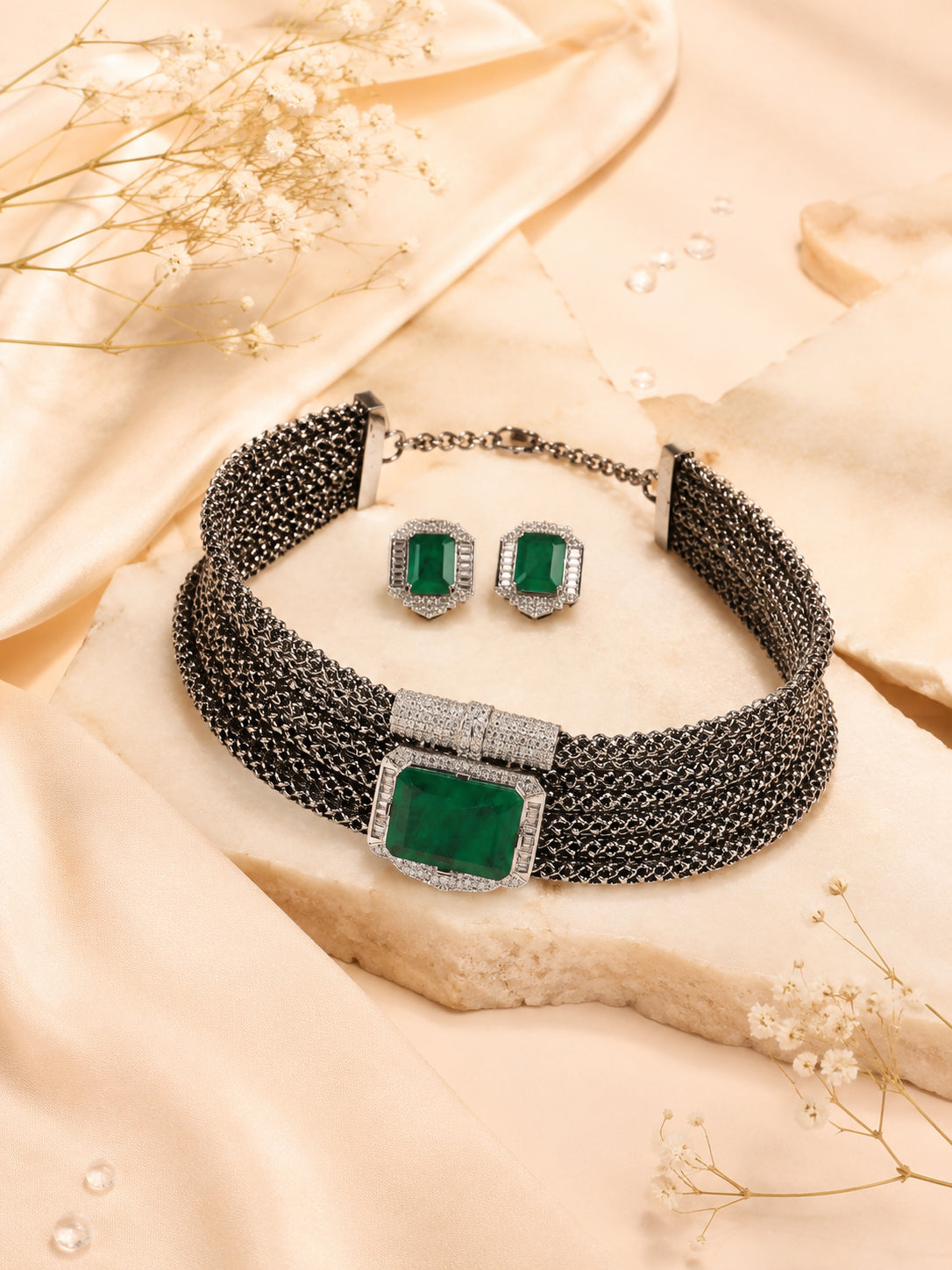Aanura Emerald Choker Necklace Set