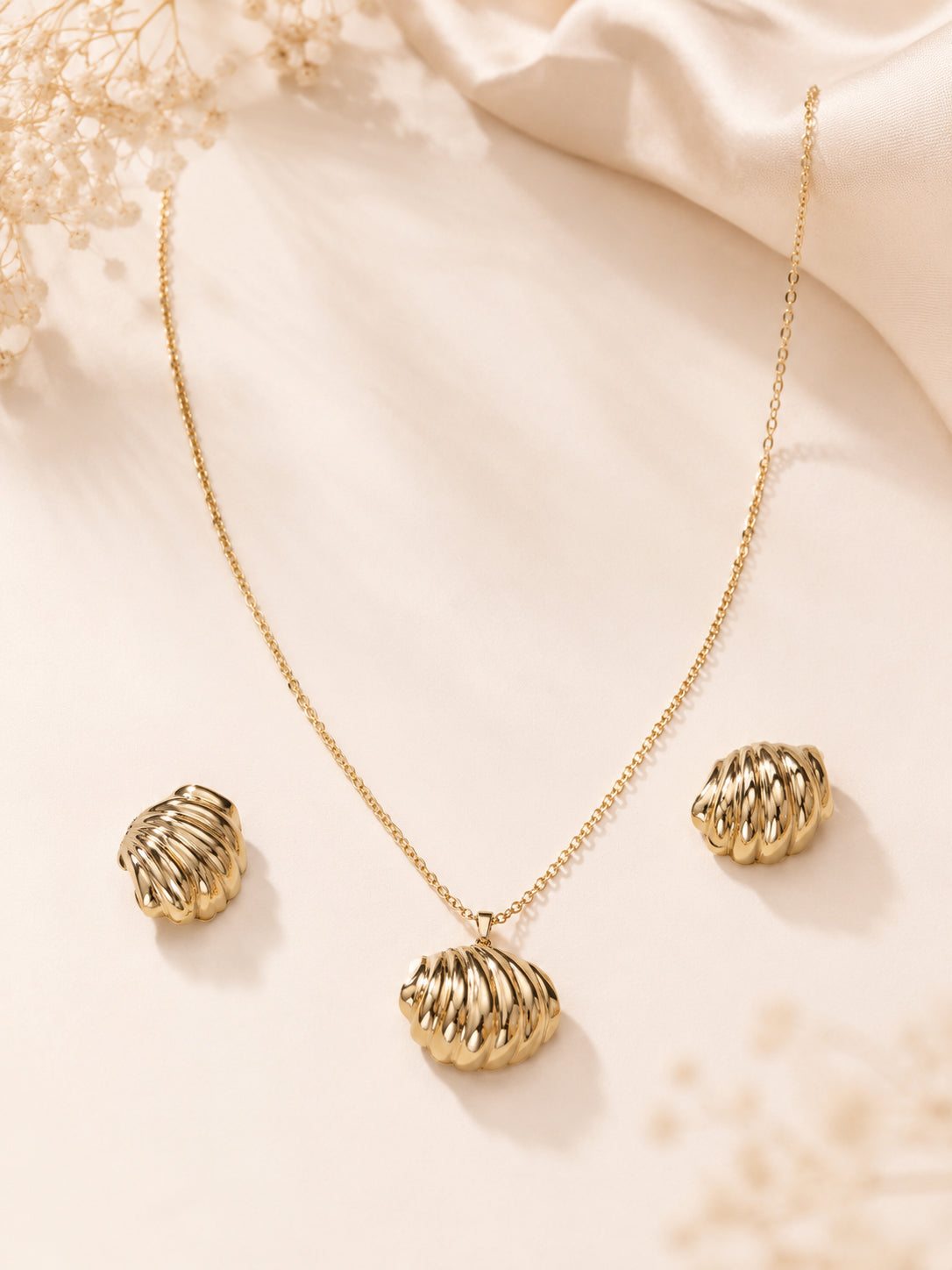 Aanura Gold Shell Necklace & Earrings Set