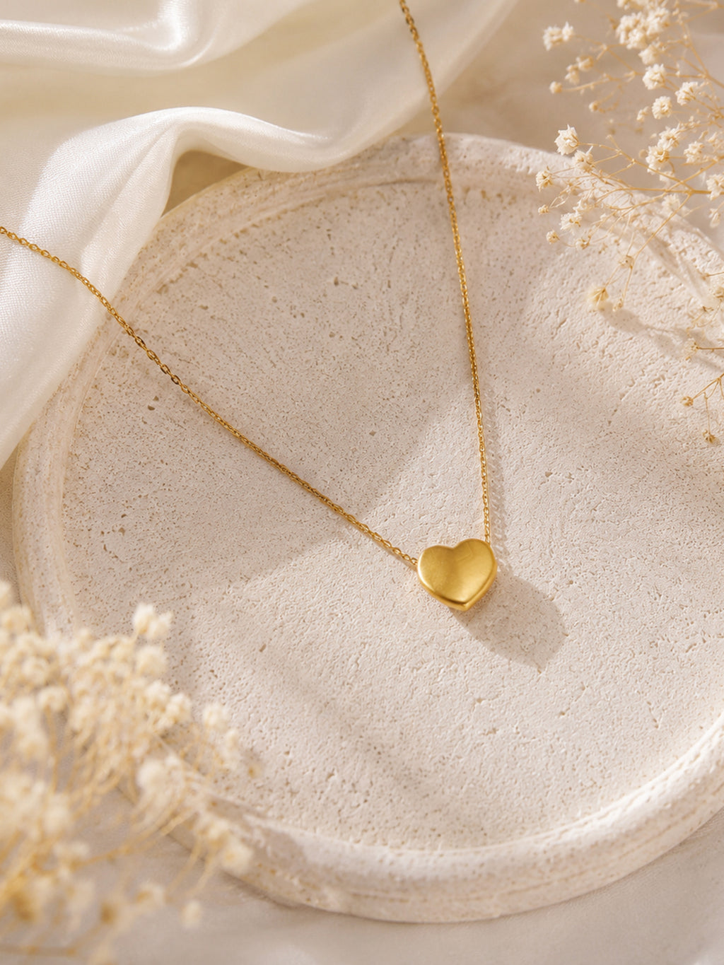 Aanura Minimal Heart Pendant Necklace