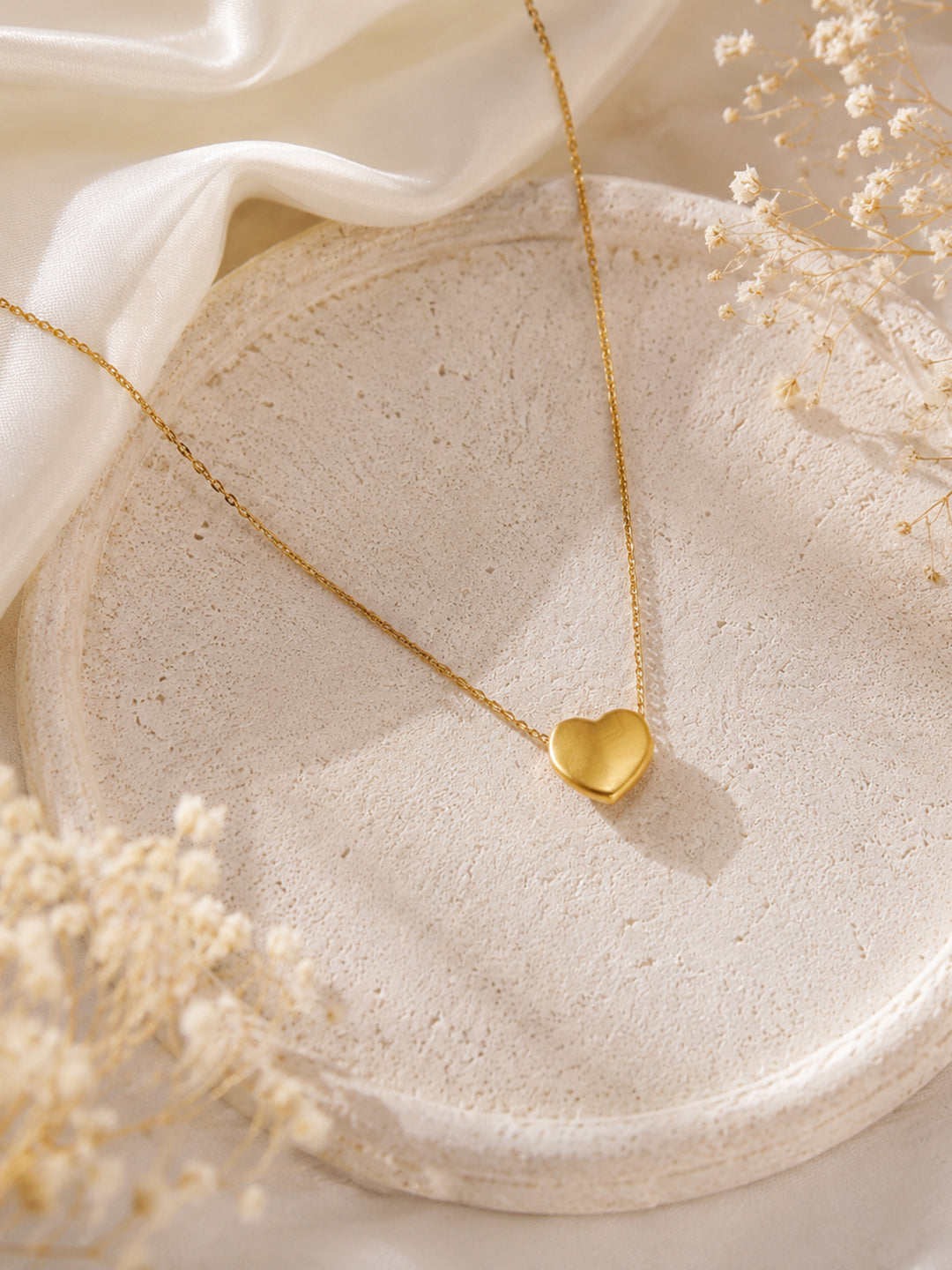 Aanura Minimal Heart Pendant Necklace