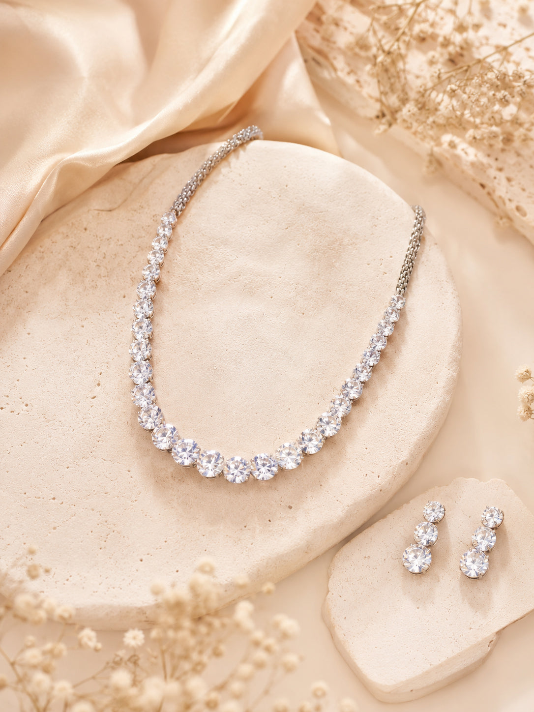 Aanura Classic Solitaire Necklace Set