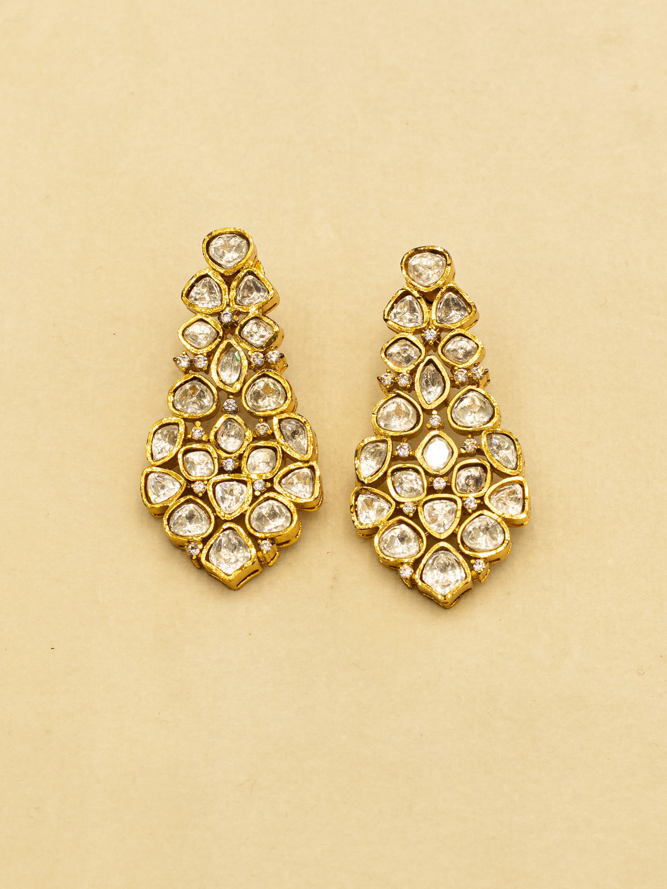 Aanura Grand Kundan Choker Necklace with Earrings