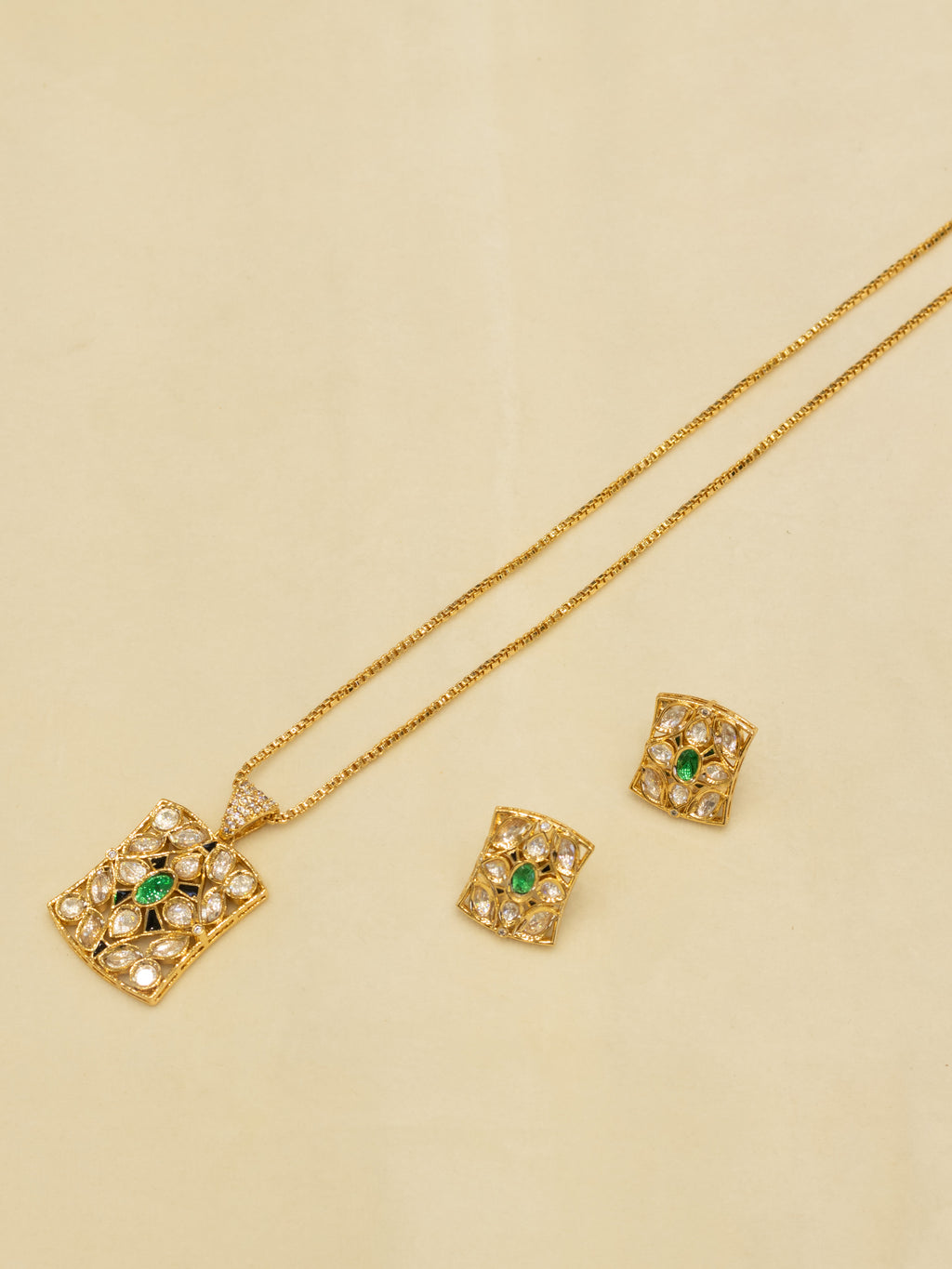 Aanura Minimal Kundan Pendant Necklace with Earrings