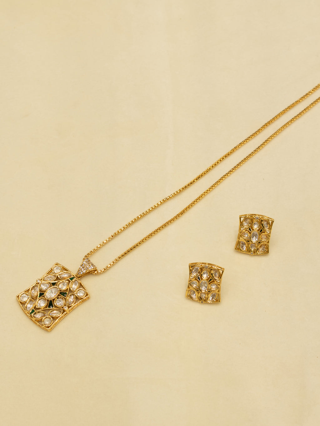 Aanura Minimal Kundan Pendant Necklace with Earrings