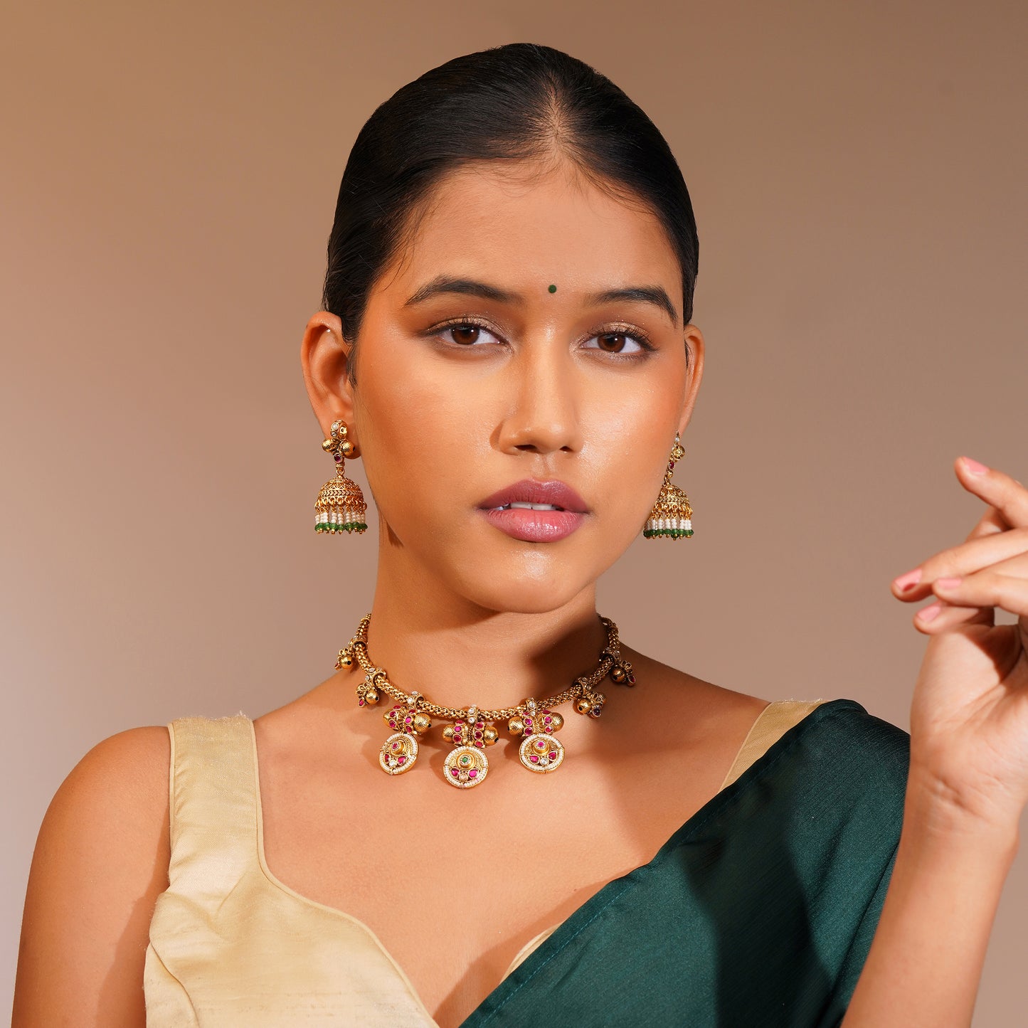Aanura Traditional Necklace & Earring Set