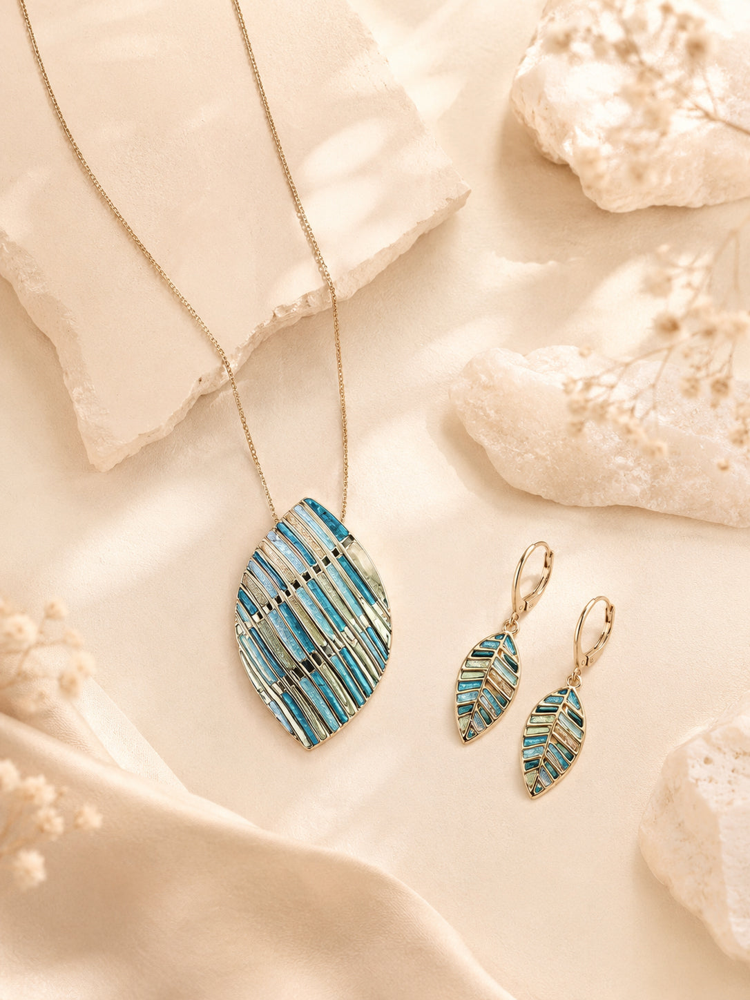 Aanura Striped Leaf Necklace & Earrings Set
