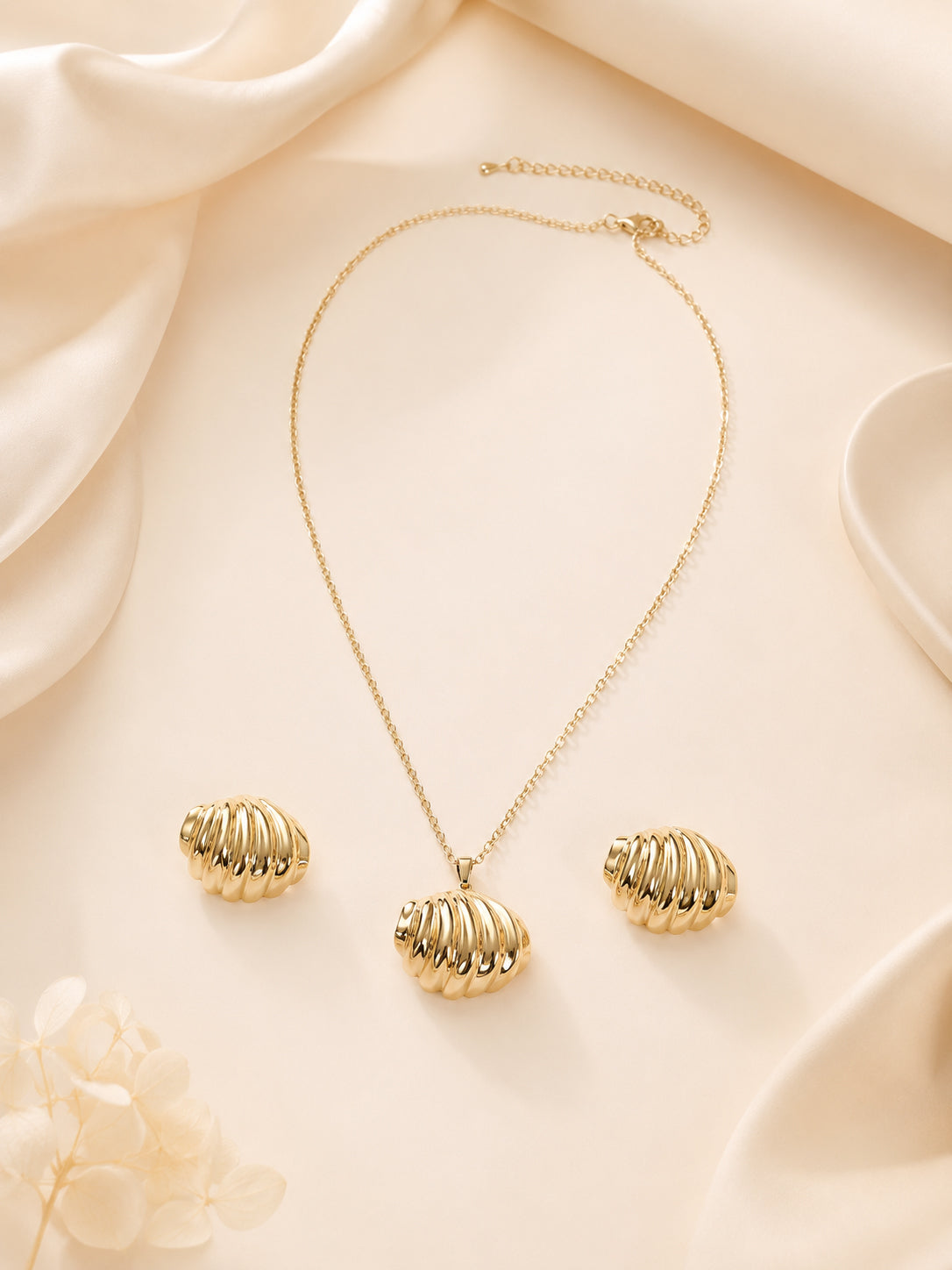 Aanura Gold Shell Necklace & Earrings Set
