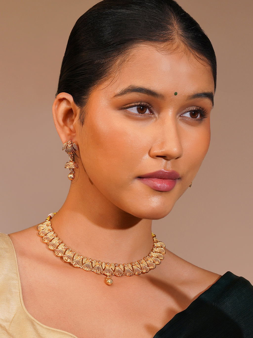 Aanura Gold Plated Scallop Necklace Set