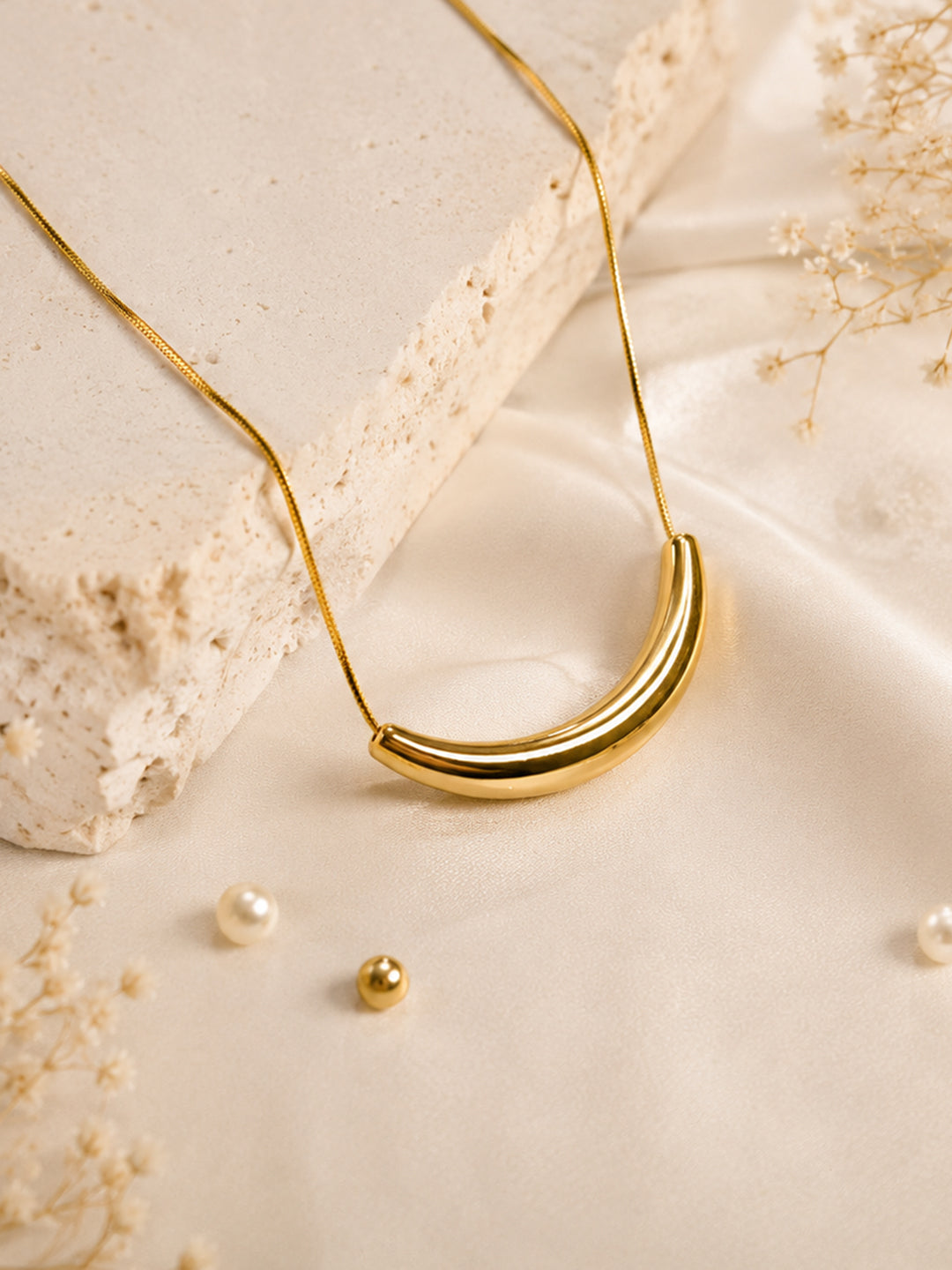 Aanura Curved Bar Statement Necklace