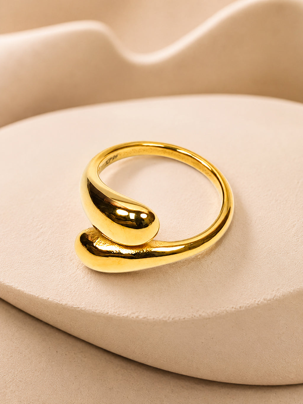 18K Gold Plated Fluid Curve Anti-Tarnish Waterproof Ring