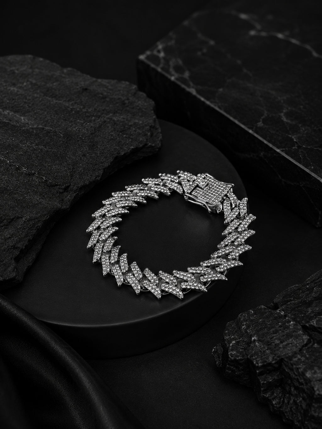 Rhodium Plating Anti Tarnish Waterproof Bolt Bracelet