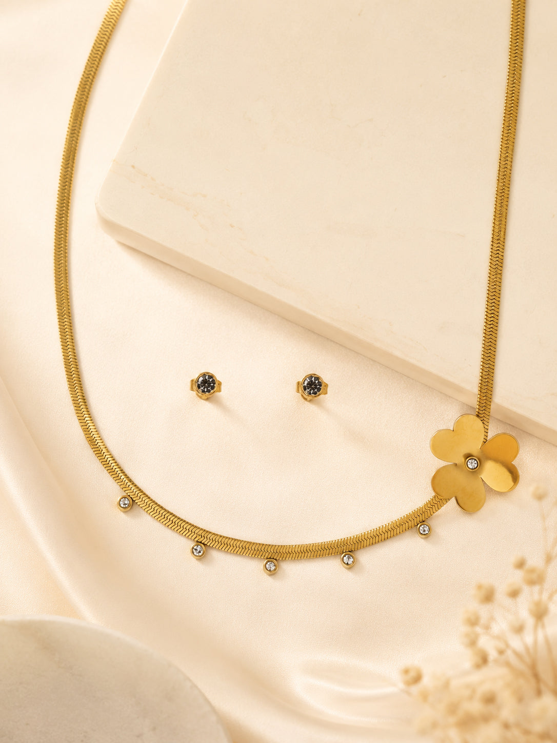 Aanura Golden Clover Necklace & Earrings Set
