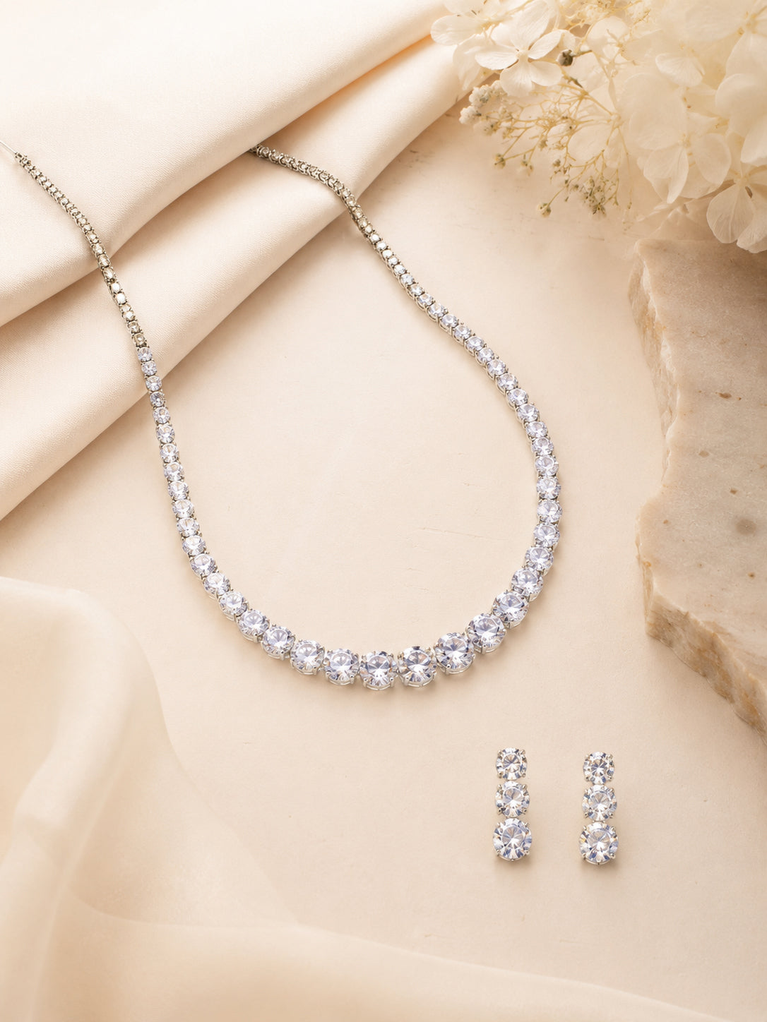 Aanura Classic Solitaire Necklace Set