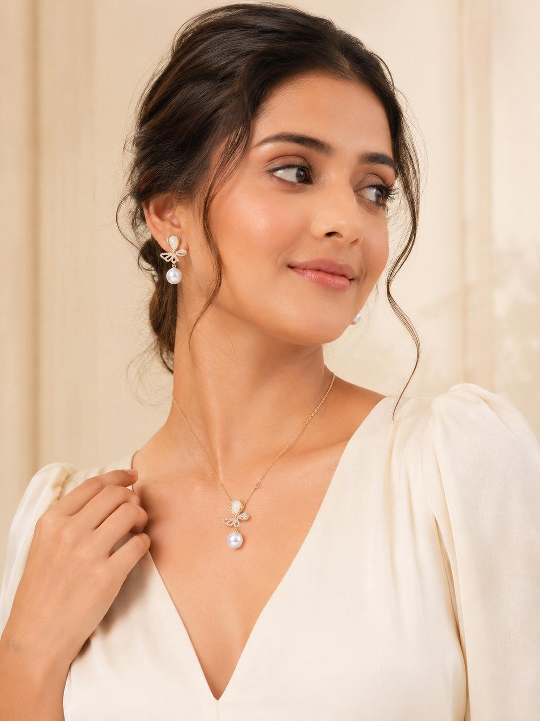 Aanura Floral Pearl Drop Necklace & Earrings Set