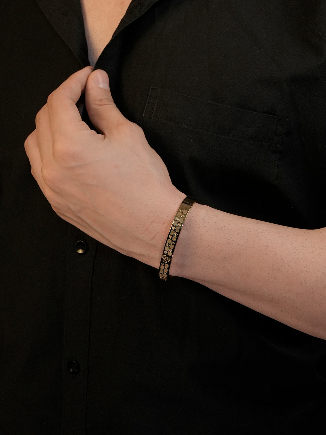 18K Gold Om Engraved Anti-Tarnish Waterproof Kada