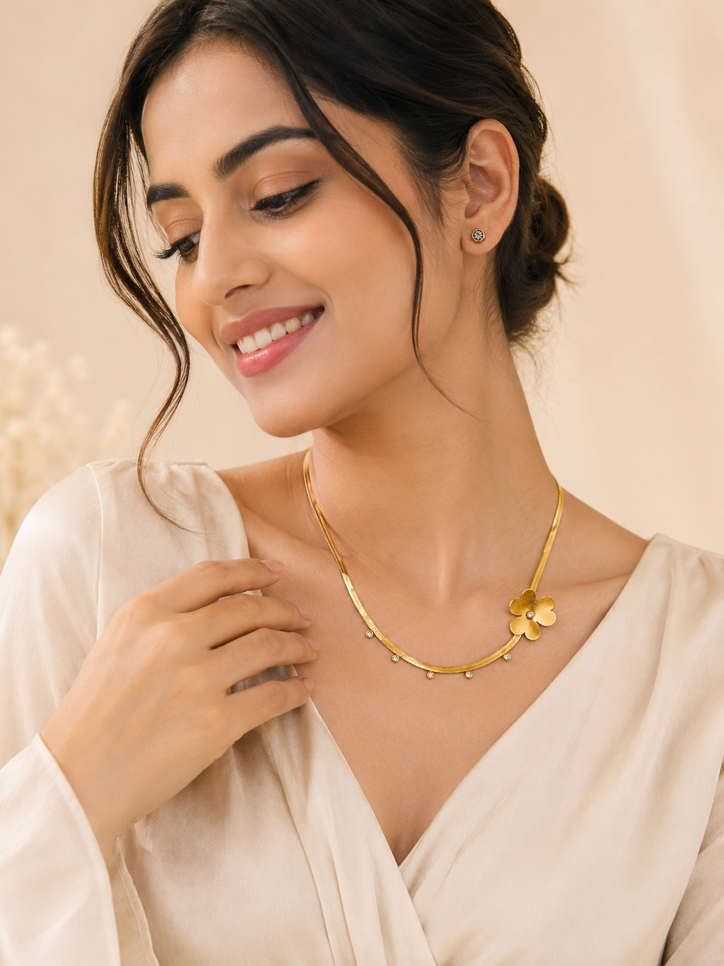 Aanura Golden Clover Necklace & Earrings Set