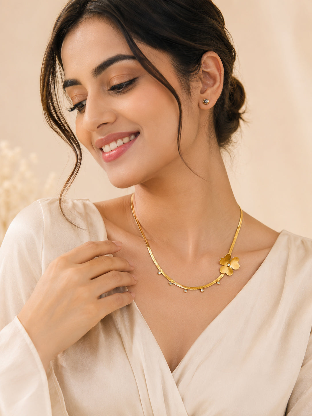 Aanura Golden Clover Necklace & Earrings Set