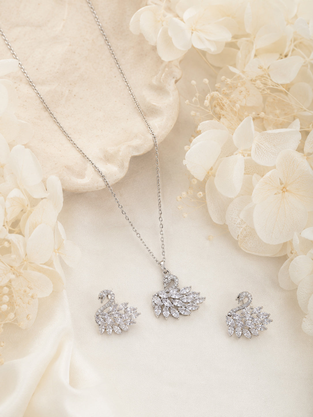 Aanura Leaf Cluster Necklace & Earrings Set