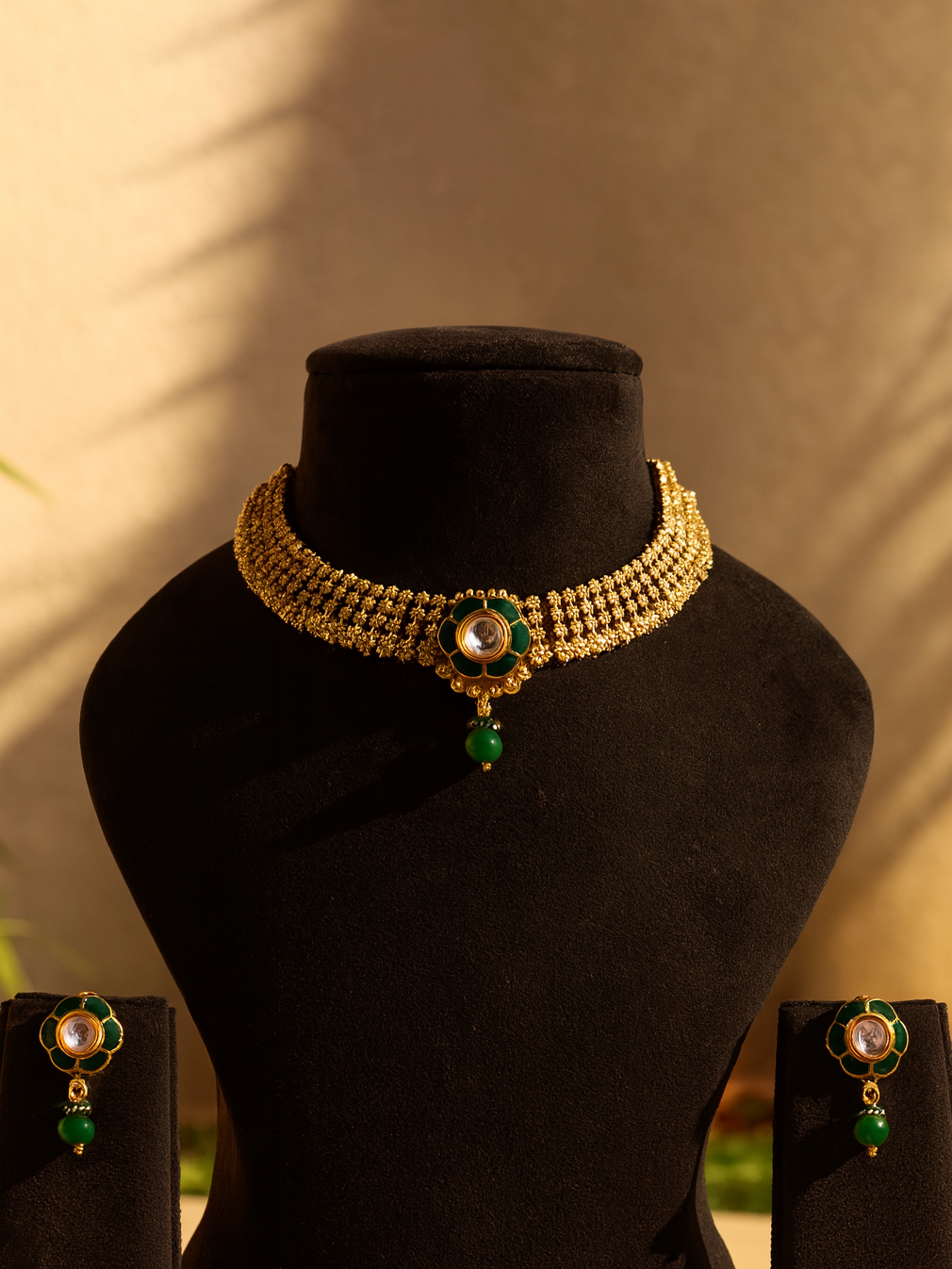 Aanura Elegant Kundan Choker Necklace with Earrings