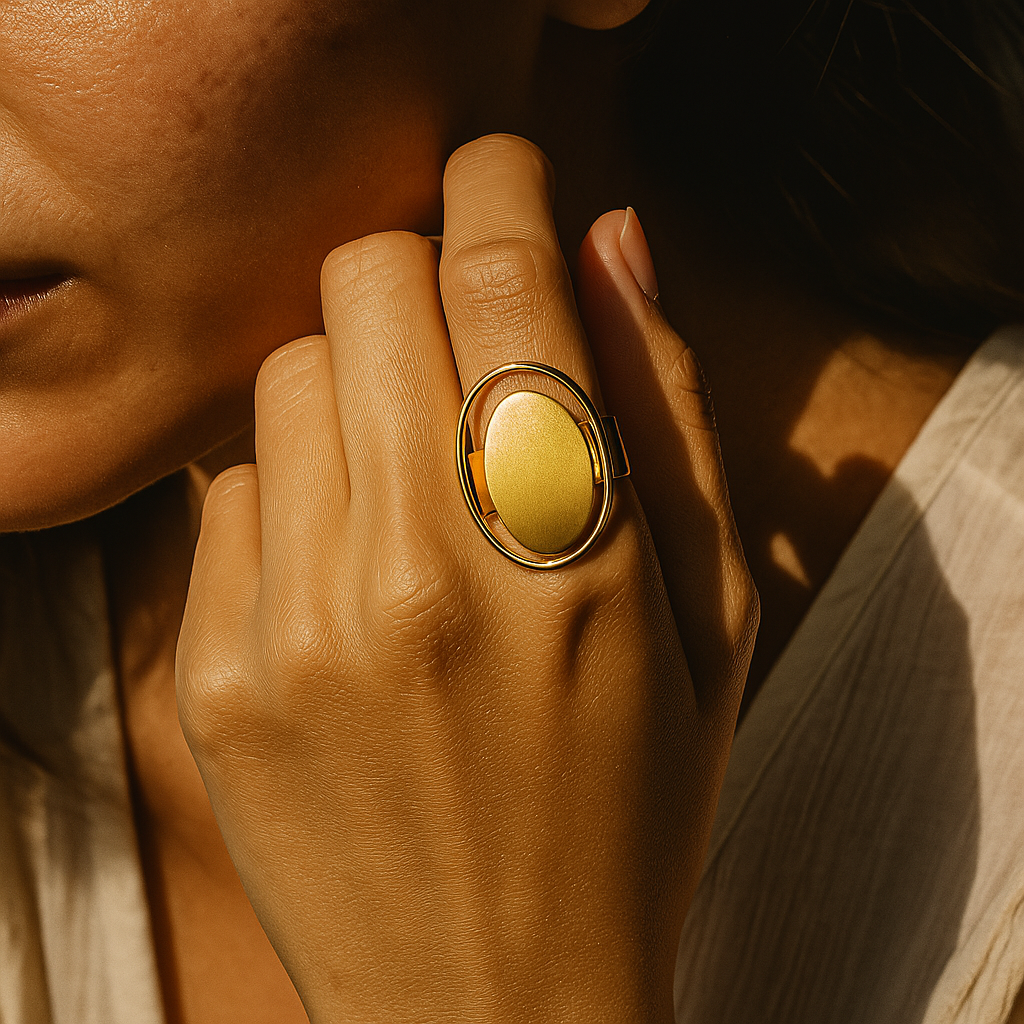 Aanura Bold Oval Circle Ring – Gold Statement