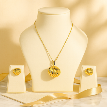 Aanura Gold Shell Necklace & Earrings Set
