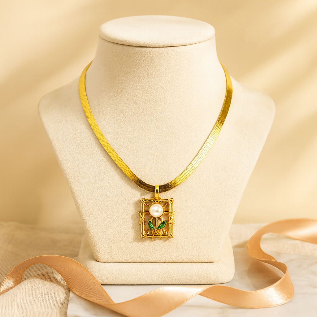 Aanura Gold Solitaire Necklace