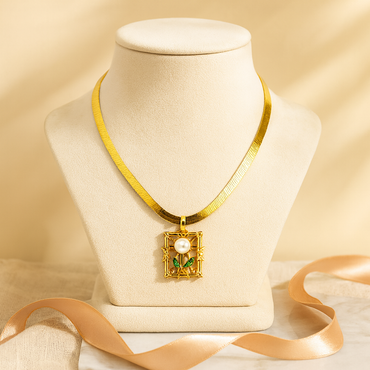 Aanura Gold Solitaire Necklace