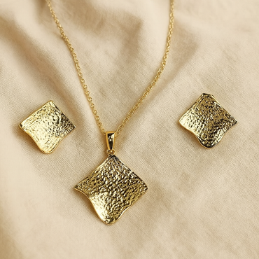 Aanura Golden Textured Wave Necklace & Earrings Set