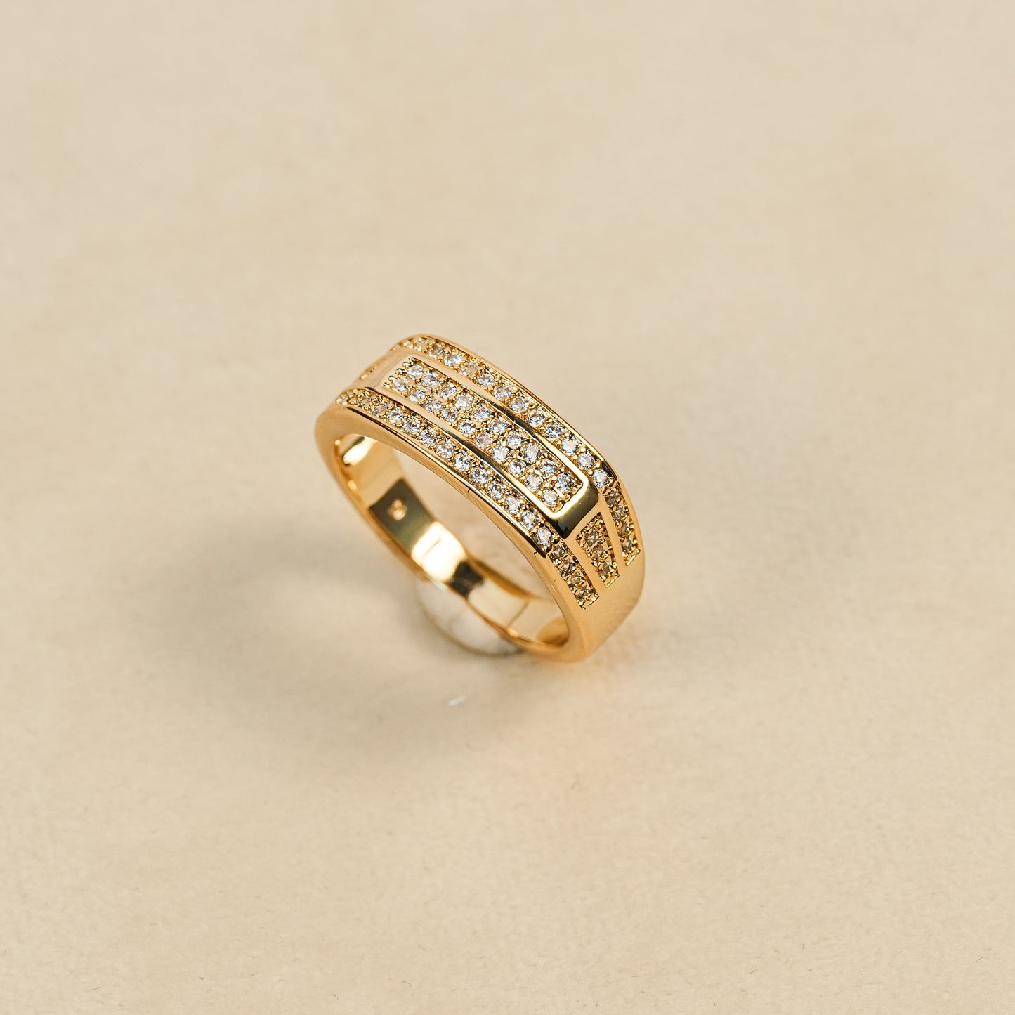 Aanura Pavé Ridge Men’s Ring