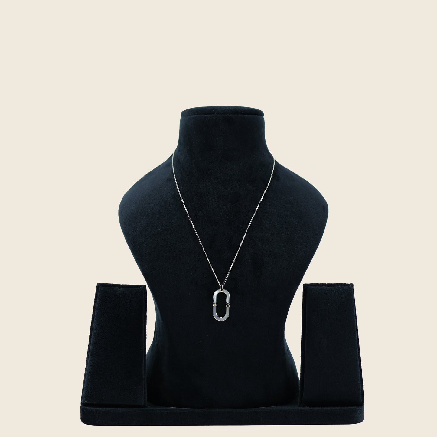 Aanura Oval Link Pendant Necklace in 925 Silver