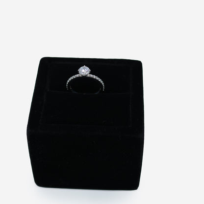 Aanura Classic Solitaire Ring in 925 Silver