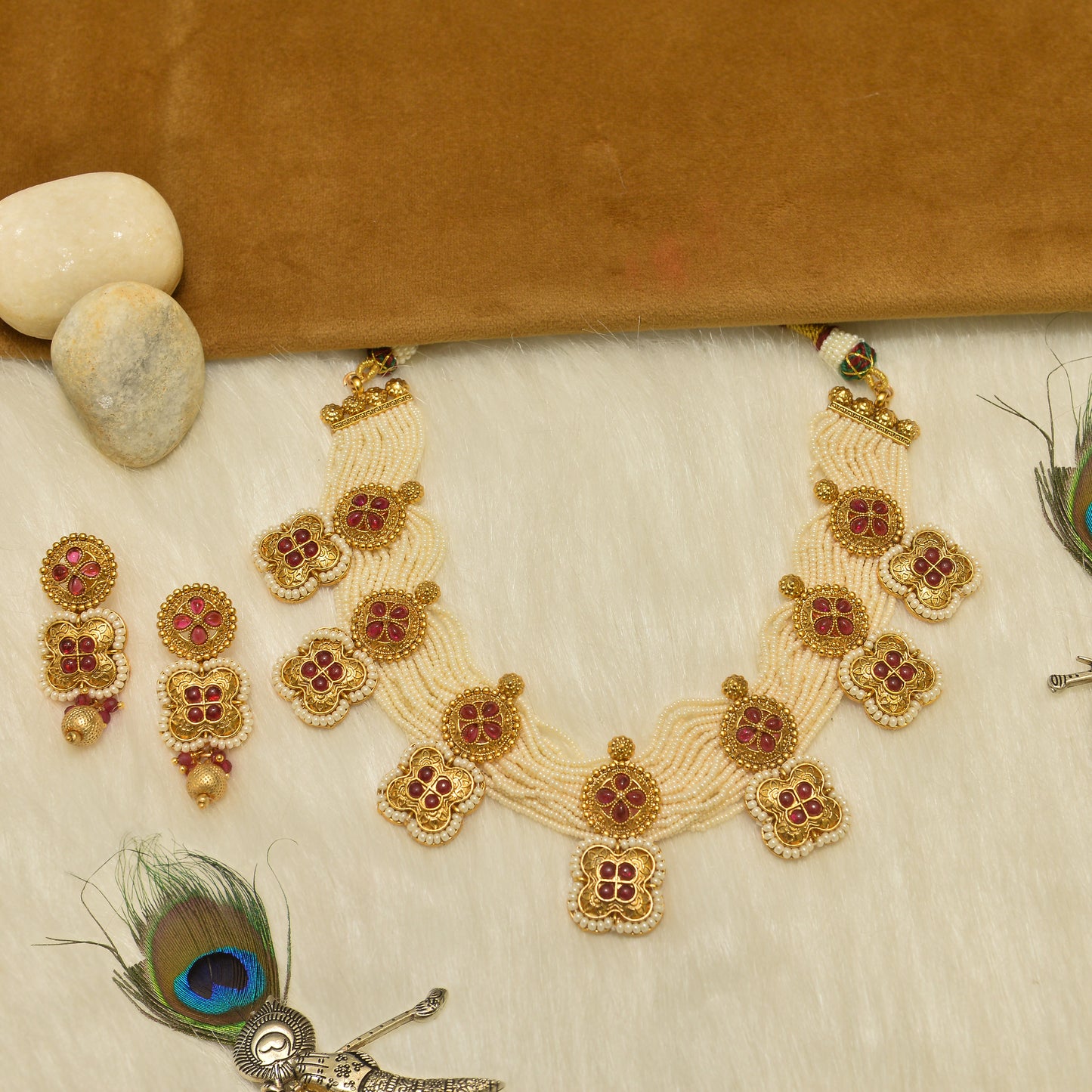 Aanura White Beaded Kundan Choker Necklace with Motifs