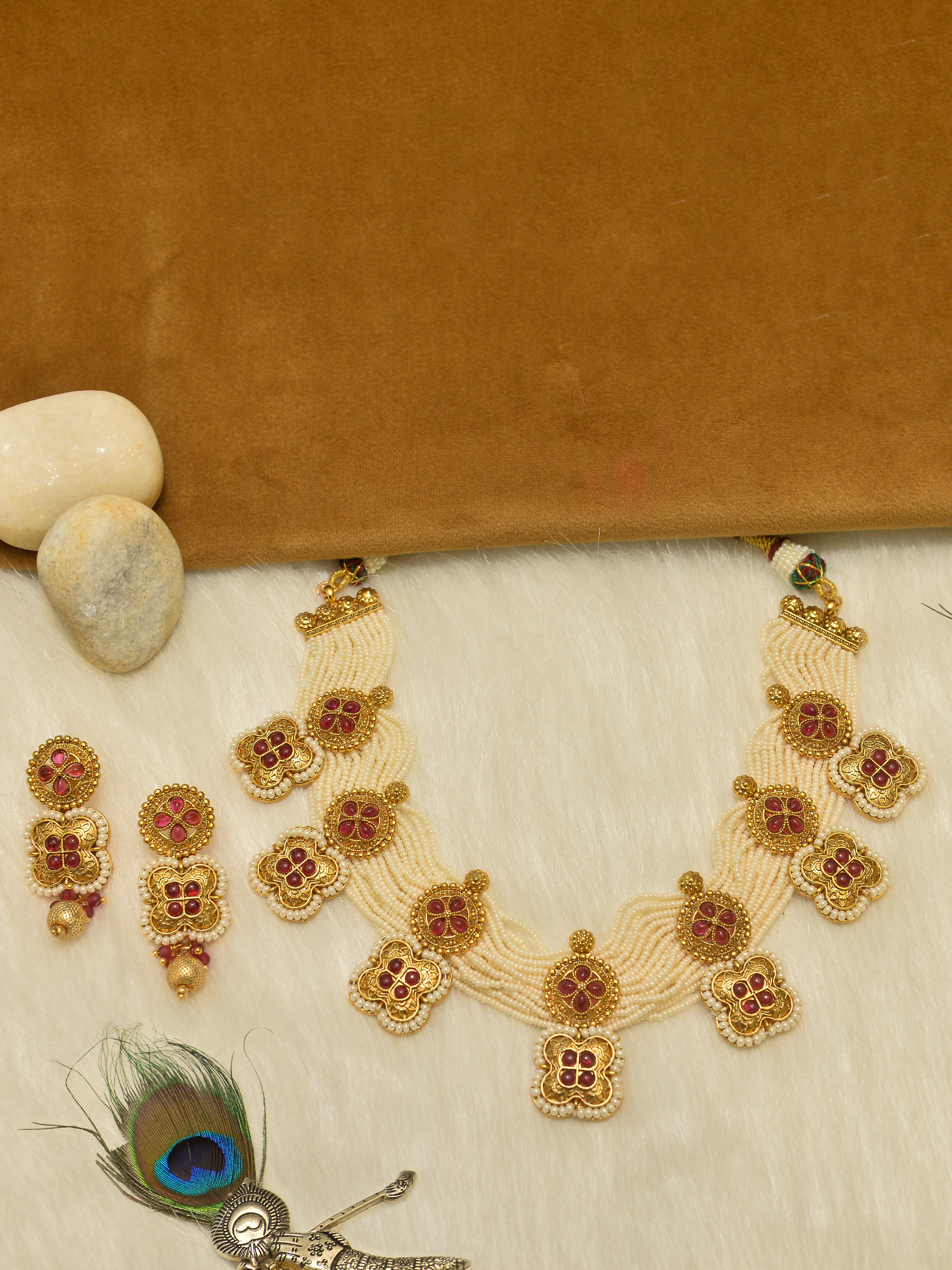 Aanura White Beaded Kundan Choker Necklace with Motifs