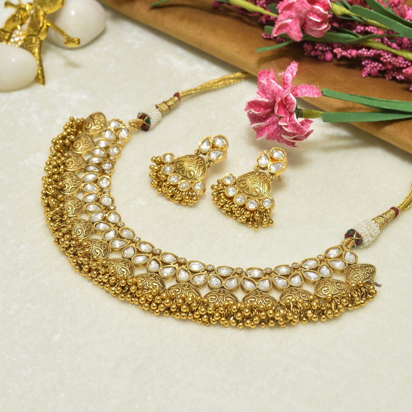 Aanura Antique Gold Kundan Choker Necklace Set