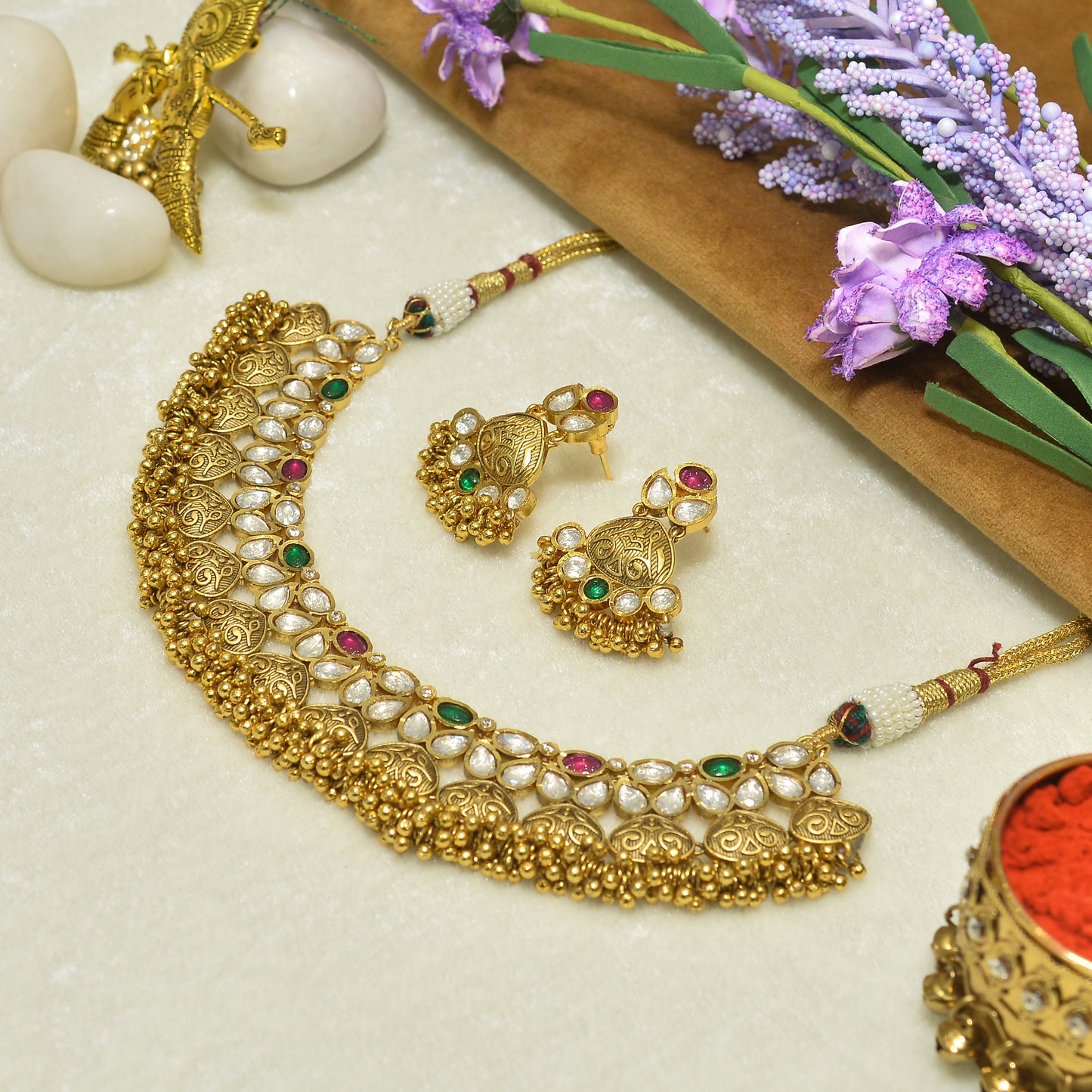Aanura Antique Gold Kundan Choker Necklace Set
