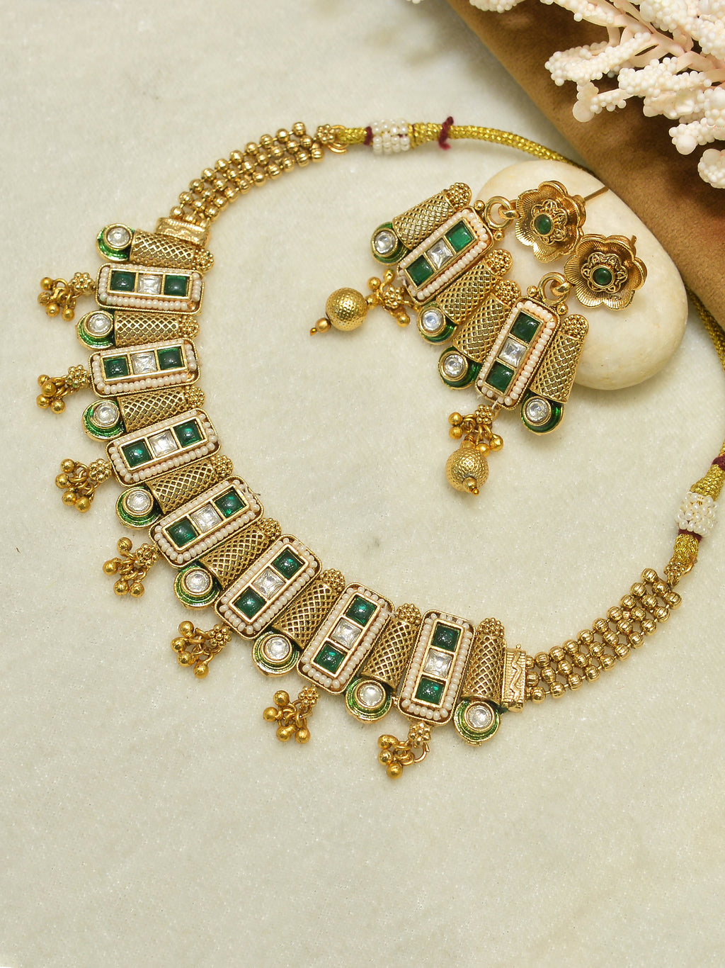 Aanura Antique Green Kundan Choker Necklace Set