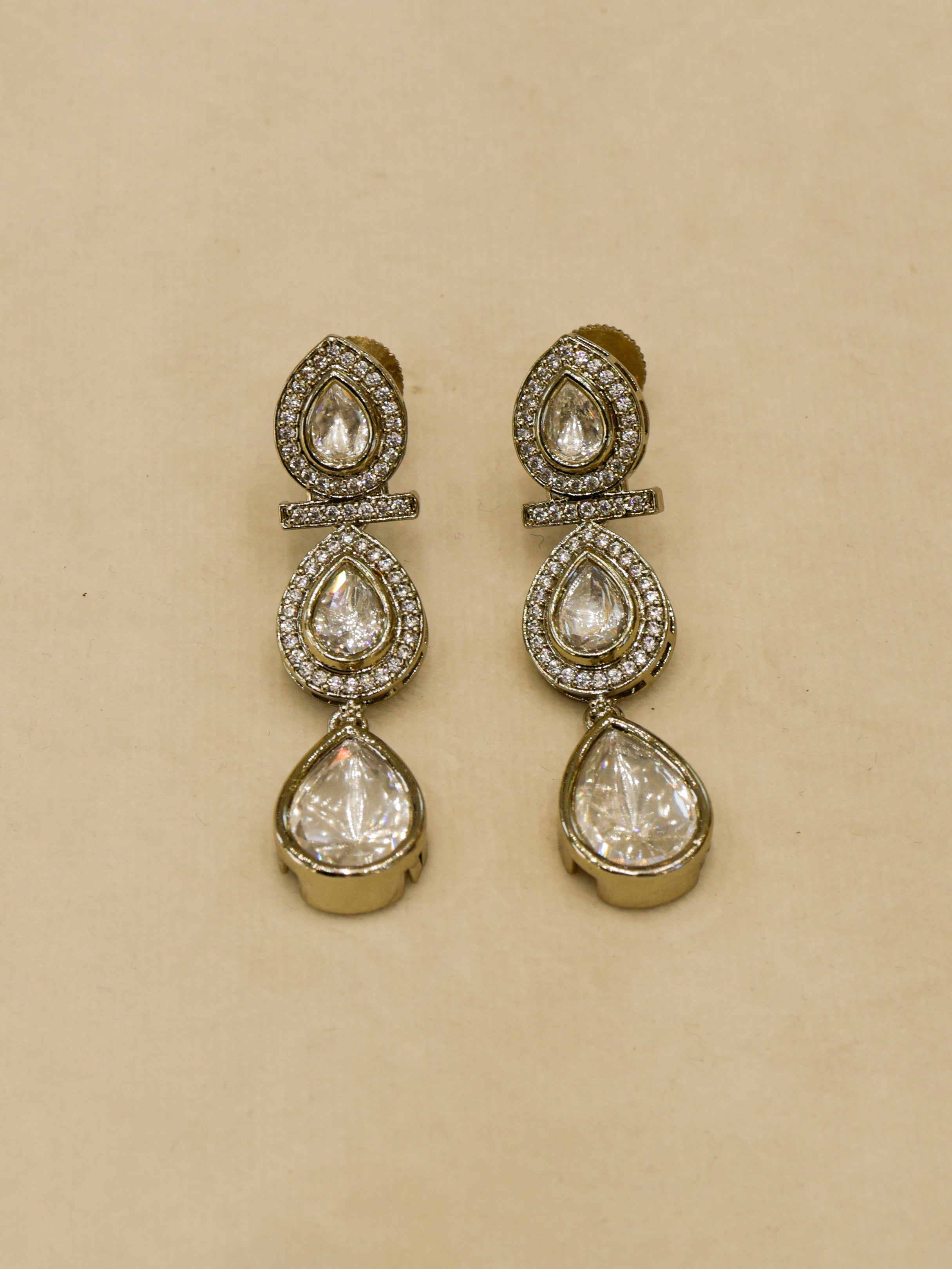 Aanura Teardrop Kundan Necklace with Dual-Tone Drops & Earrings