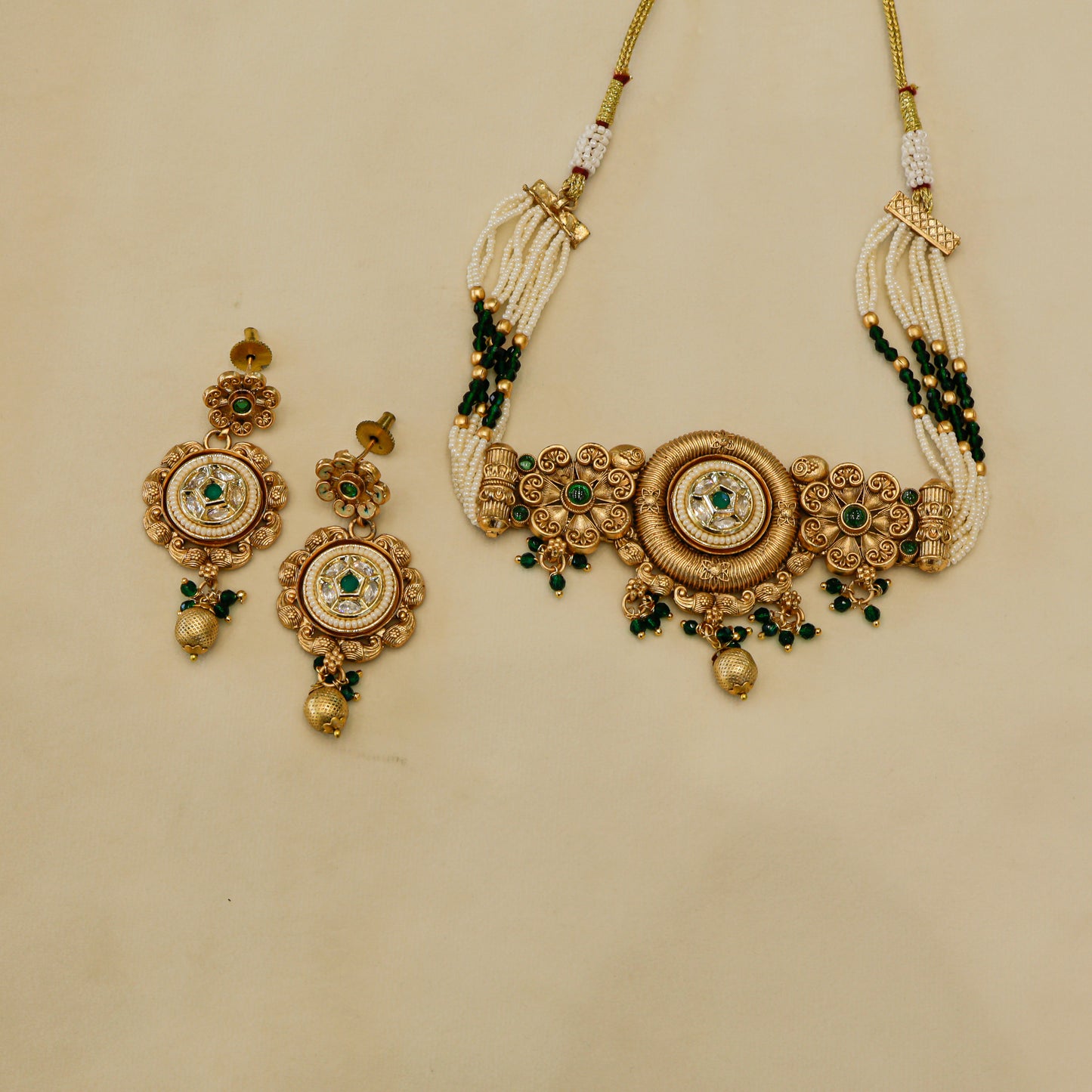 Aanura Antique Circular Kundan Choker Necklace Set